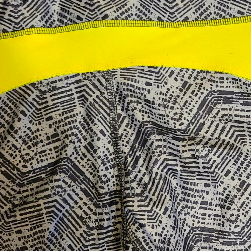 Nike running grey and yellow crops